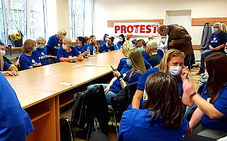 Strajk ostrzegawczy pielęgniarek i pielęgniarzy. „Ledwo wiążemy koniec z końcem”